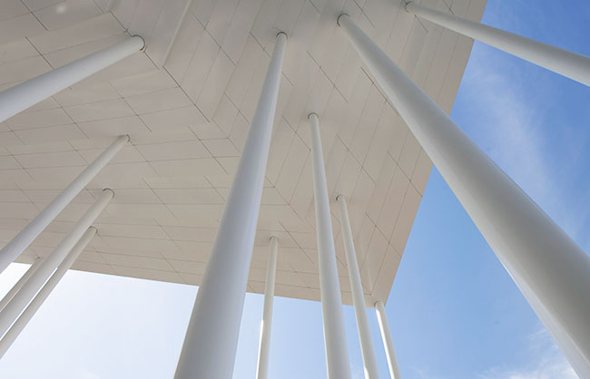 Photo de piliers du stade Matmut Atlantique de Bordeaux illustrant une galerie de photos d'architecture de Richard Nourry