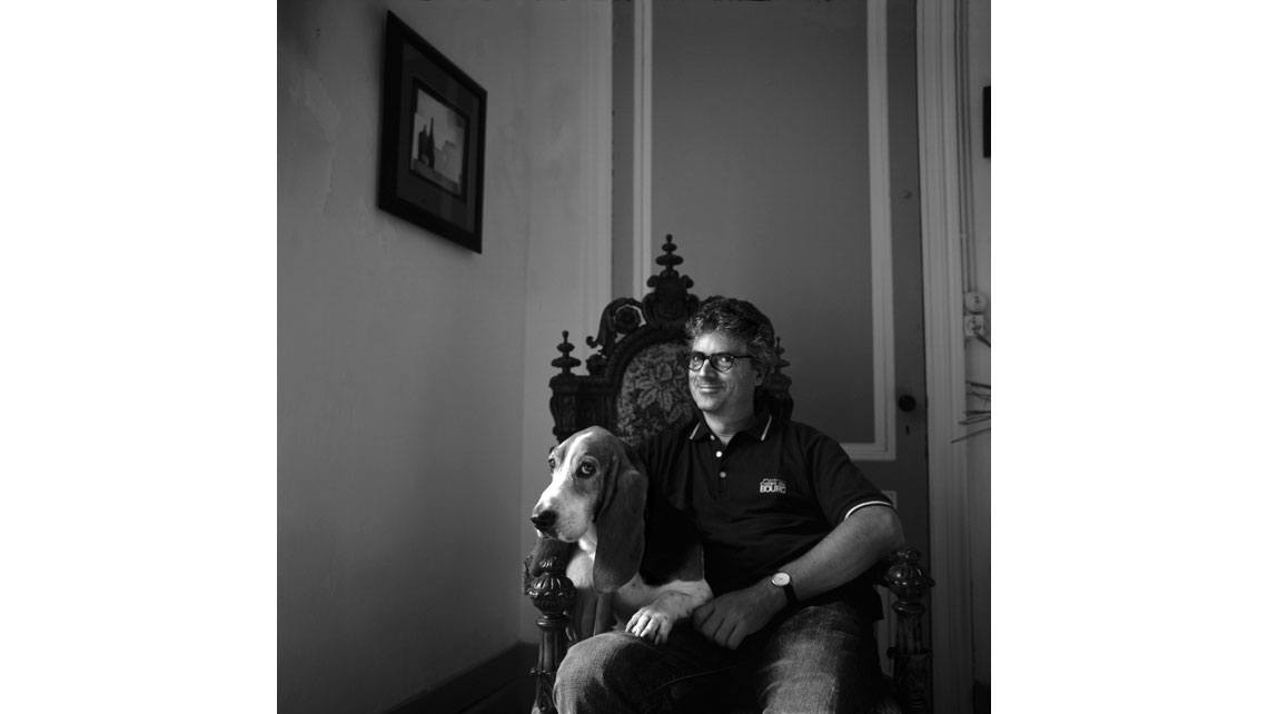 Portrait de Jean-Luc Hubert et de son chien Oswald, Château La Grolet - Côtes de Bourg ; © Richard Nourry